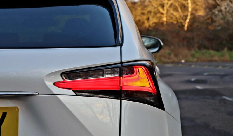 Lexus NX 2.5 300h Luxury E-CVT 4WD Euro 6 (s/s) 5dr full