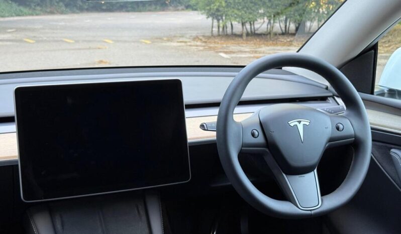 Tesla Model Y Auto RWD 5dr full